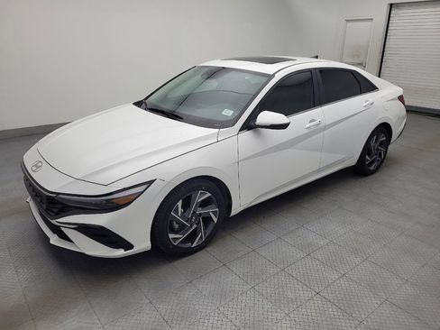 Used 2025 Hyundai Elantra Limited w/ Cargo Package FWD image 2