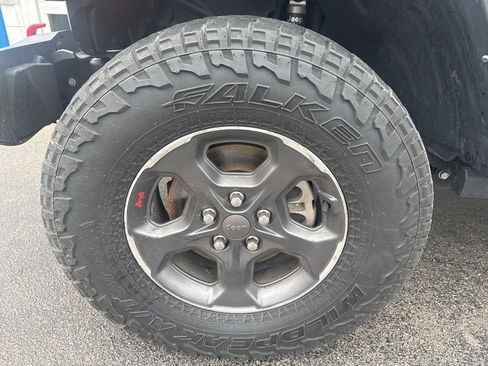 Used 2021 Jeep Gladiator Rubicon image 12