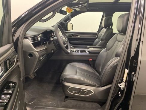Used 2023 Jeep Wagoneer Series II w/ Premium Group I AWD/4WD image 8