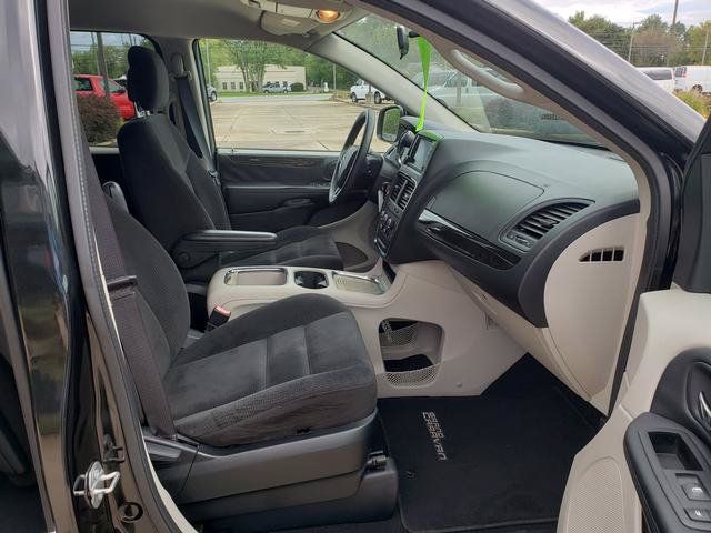 Used 2016 Dodge Grand Caravan SXT FWD image 18