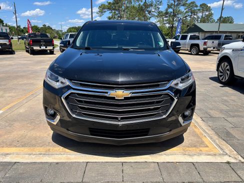 Used 2020 Chevrolet Traverse LT w/ LT Premium Package image 2