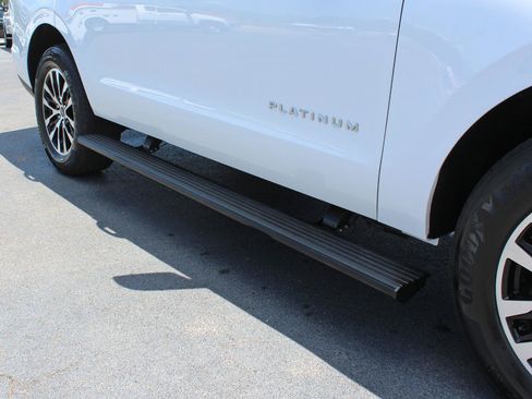 Used 2025 Ford Expedition Platinum AWD/4WD image 15