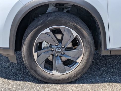 Used 2024 Nissan Rogue SV AWD/4WD image 11
