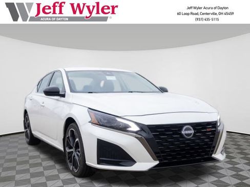 Used 2024 Nissan Altima 2.5 SR image 1