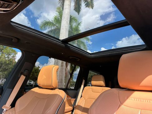 Used 2021 Jeep Grand Cherokee L Summit AWD/4WD image 23