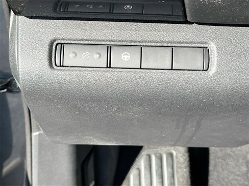 Certified 2022 Nissan Pathfinder SV image 9