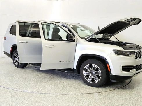 Used 2024 Jeep Wagoneer L Series II w/ Flexible Seating Group image 9