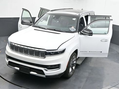 Used 2024 Jeep Grand Wagoneer L Series III image 66