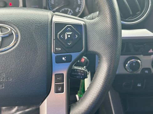 Used 2018 Toyota Tacoma SR5 image 37