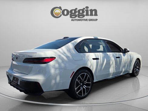 Certified 2023 BMW 740i RWD image 5