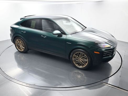 Certified 2025 Porsche Cayenne S AWD/4WD image 44