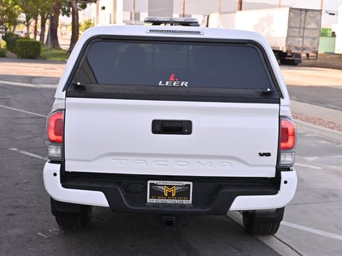 Used 2021 Toyota Tacoma TRD Off-Road w/ Technology Package image 6