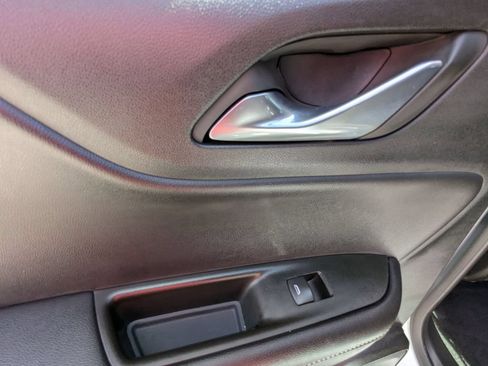 Used 2025 Chevrolet Blazer LT FWD image 28