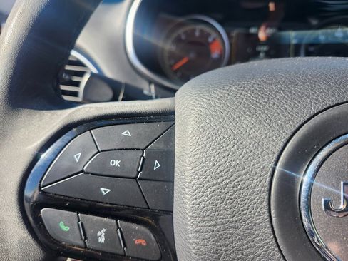 Used 2020 Jeep Cherokee Latitude Plus image 16