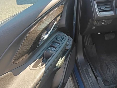 Used 2024 GMC Terrain SLE w/ Driver Convenience Package image 16