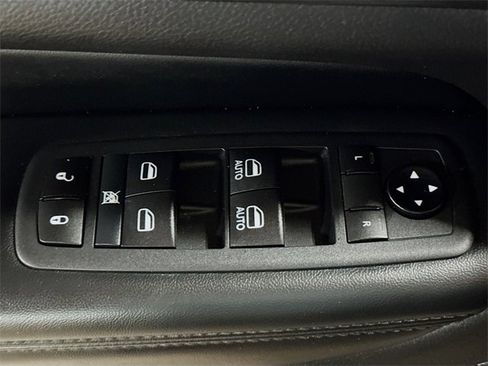 Used 2020 Jeep Grand Cherokee Altitude image 11