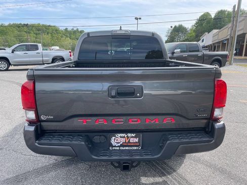 Used 2019 Toyota Tacoma TRD Sport image 9