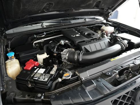 Used 2021 Nissan Frontier SV w/ Midnight Edition Floor Mats image 49