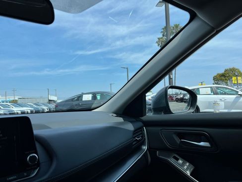 Used 2025 Nissan Rogue SV image 37