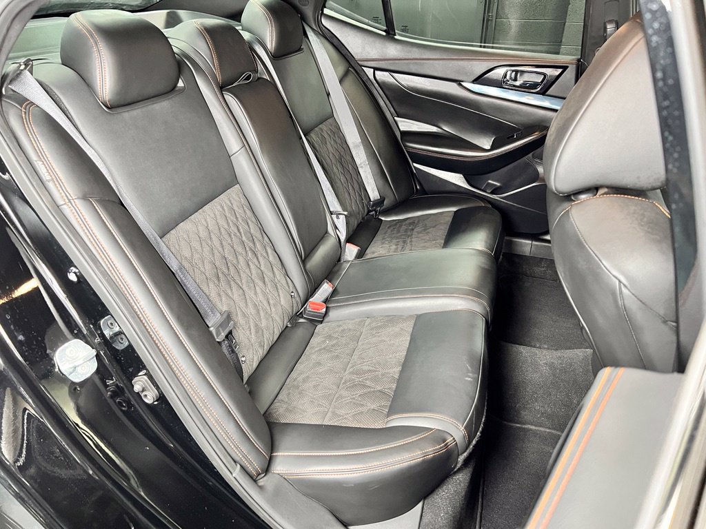 Used 2022 Nissan Maxima SR w/ Sport Mat Group FWD image 18