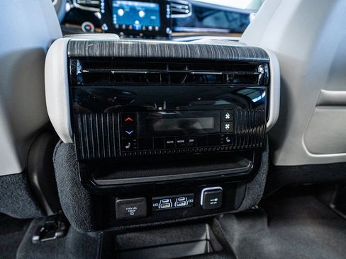 Used 2023 Jeep Wagoneer Series III w/ Preferred Equipment Group image 58