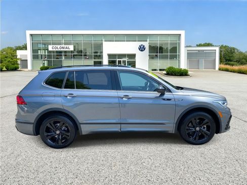 Used 2023 Volkswagen Tiguan SE R-Line AWD/4WD image 6