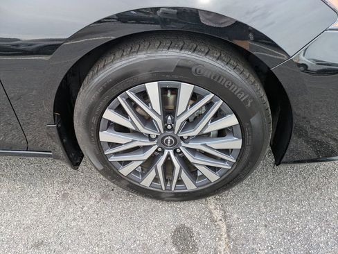Used 2024 Nissan Altima 2.5 SV FWD image 11