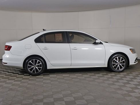 Used 2017 Volkswagen Jetta SE image 17