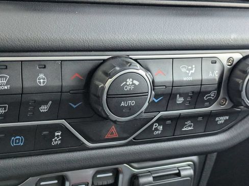 Used 2025 Jeep Wrangler Unlimited Sahara w/ Safety Group AWD/4WD image 34