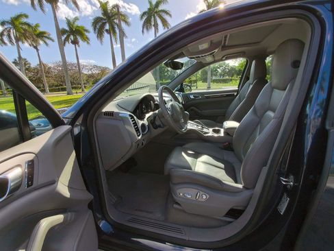Used 2014 Porsche Cayenne AWD/4WD image 21