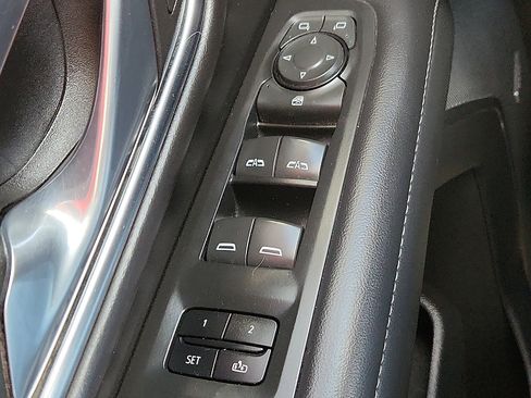 Used 2023 Chevrolet Suburban Z71 image 17