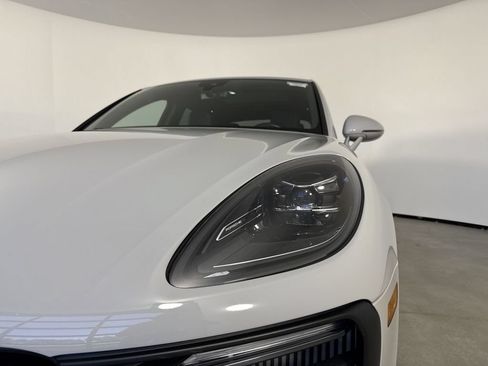 Certified 2024 Porsche Macan S w/ Premium Plus Package AWD/4WD image 11