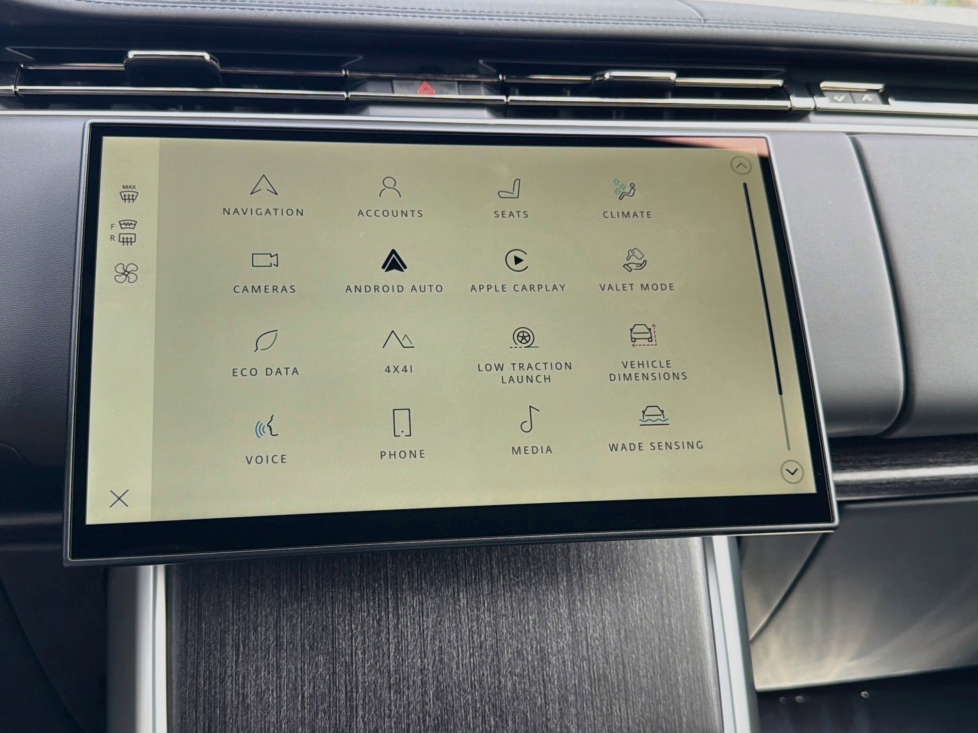 New 2027 Land Rover Range Rover SE AWD/4WD image 30