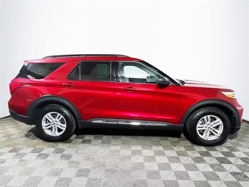 Used 2022 Ford Explorer XLT image 9