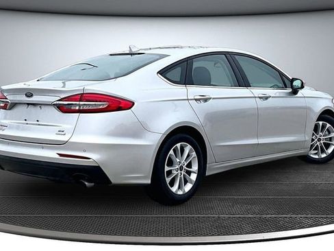 Used 2019 Ford Fusion SE image 6