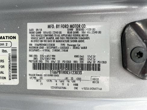 Used 2019 Ford Mustang Coupe RWD image 9