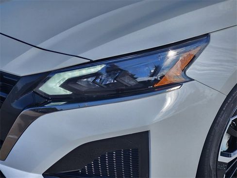 Used 2024 Nissan Altima 2.5 SR image 6