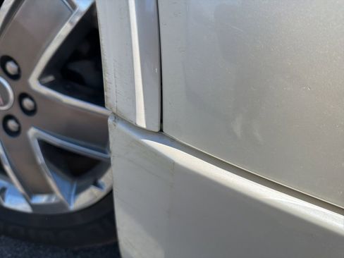 Used 2011 GMC Acadia Denali image 22