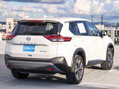 Used 2023 Nissan Rogue SV image 4