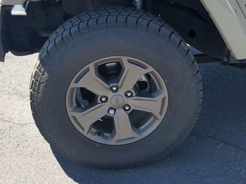 Used 2018 Jeep Wrangler Sport AWD/4WD image 13