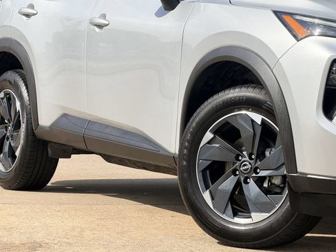 Used 2024 Nissan Rogue SV AWD/4WD image 11