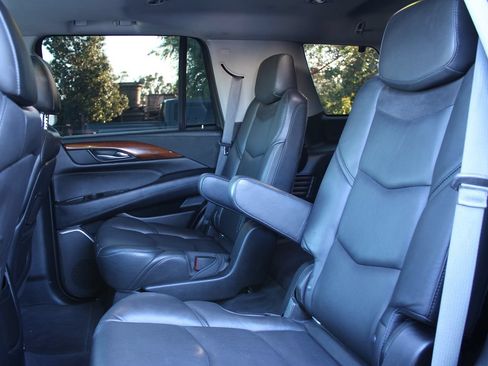Used 2017 Cadillac Escalade Luxury RWD image 21