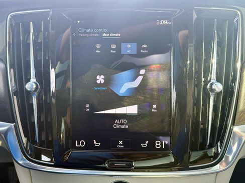 Used 2020 Volvo V90 T6 Cross Country image 36