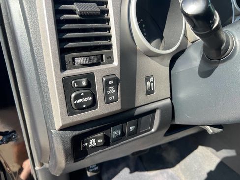 Used 2012 Toyota Tundra 4x4 CrewMax image 13