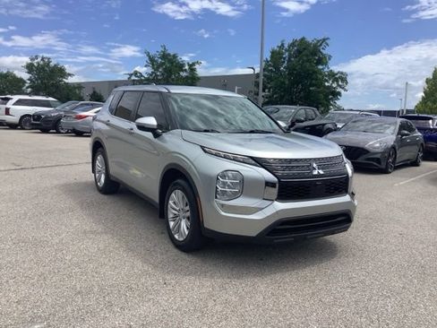 Used 2022 Mitsubishi Outlander ES FWD image 35