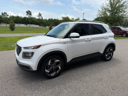 Used 2026 Hyundai Venue SEL FWD image 5