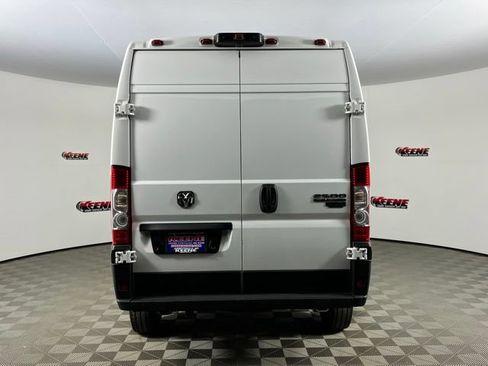 Used 2025 RAM ProMaster 2500 w/ Convenience Group FWD image 8