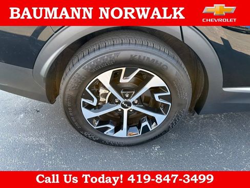 Used 2025 Kia Sportage EX FWD image 12