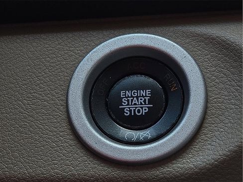 Used 2017 RAM 1500 Laramie w/ Convenience Group image 17