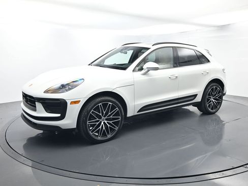 Certified 2025 Porsche Macan AWD/4WD image 1